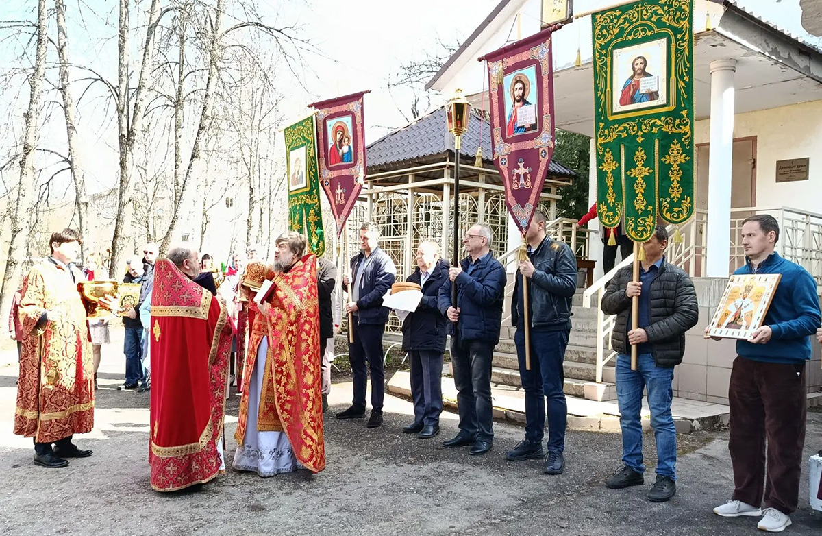 Пасхальные богослужения в домовом храме в честь святителя Спиридона Тримифунтского Пасхальные богослужения в домовом храме в честь святителя Спиридона Тримифунтского
