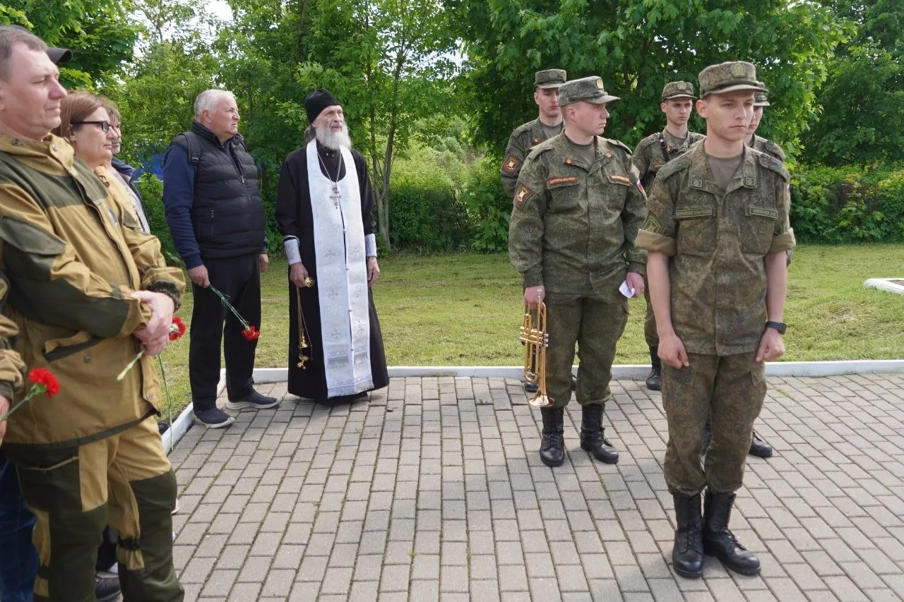 26 мая в поселке Колюбакино в рамках реализации программы «Вахта памяти» прошло захоронение останков четверых воинов, павших в битве под Москвой в 1941 год 26 мая в поселке Колюбакино в рамках реализации программы «Вахта памяти» прошло захоронение останков четверых воинов, павших в битве под Москвой в 1941 год